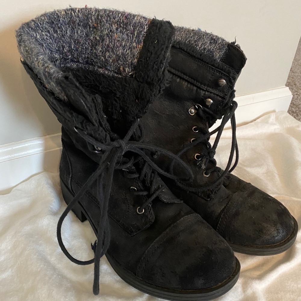 Combat boots
